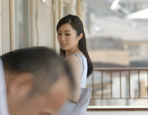 【欲求不満奥さん】”この人なら…私を満足させてくれるかしら…”仕事三昧で営みもロクにしてくれない旦那に熟女はご不満で