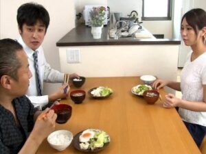 【ケツ穴人妻】”尻でも開発してみるか...”売れない官能小説家の義父の為に渋々身体を張ってモデルとなっていくが…