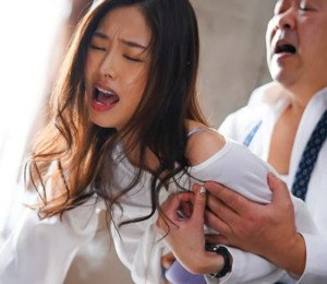 【人妻側近】”イケませんっ...夫がいるんですっ...！”好きだった女が再び会社に復帰すると知り暴走したオジサン社長は…