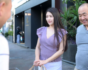 【オバサンレイプ】”いやっ…！夫がいるんです！”細身でエロ体型な熟女主婦が研修旅行で変態おじさんに犯されてしまい…