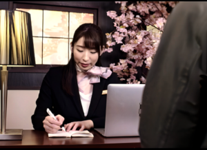 【デカパイコンシェルジュ】”本日はごゆっくり挟まっていってくださいね…♡”極上級のホテルスタッフが男達を癒してくれる