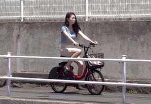 【人妻NTR】”示談金いらないんでセックスさせてくださいよｗ”自転車でぶつかってしまった若者に金ではなく身体をせびられ