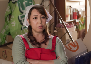 【噂の熟女】”まだ子供じゃないの…オバサンをからかうもんじゃないよ！”八百屋でエロいサービスを受けれると聞き行ったら