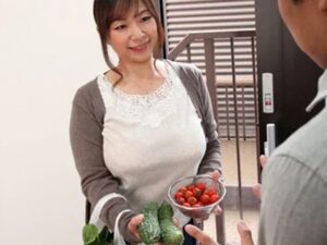 【不倫奥さん】”ちゃんと緑も取らないとアソコに栄養がいかないわ…♡”地味な男が近くに住んでる熟女に気に入られ誘惑され