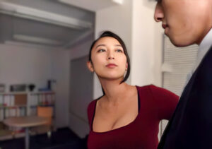 【デカパイ女上司】”成績が悪いからきっとまたお仕置きされるな…”営業が上手くいかない男に3点責めでたっぷりしごく熟女