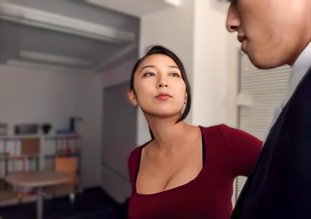 【デカパイ女上司】”成績が悪いからきっとまたお仕置きされるな…”営業が上手くいかない男に3点責めでたっぷりしごく熟女