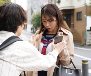【制服熟女】”まさかおばさんが来るなんて…可愛いですっ！”出会い系サイトの写真をめちゃ加工してた35歳の実物を見て…