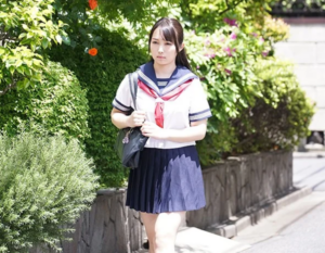 【女子高生レイプ】「アダルト店でバイトなんて…違反行為だわ」正義感強い美少女女子校生が潜入捜査すると言い出し…