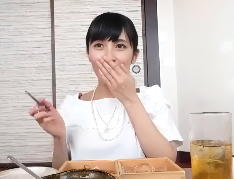 【小柄な奥さん】”服脱ぐとビックリされるんです…///”ミニマム体型とは想像もつかない美巨乳主婦が欲求不満でAVへ！