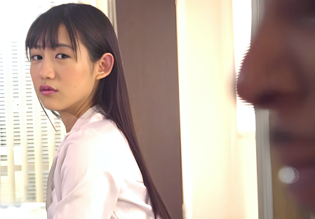 【部下の人妻】”彼のチ〇ポ…すごく大きそうだな…”夫婦仲の悪さを見かねて優しくしてくれる黒人上司のデカチンにハマり…