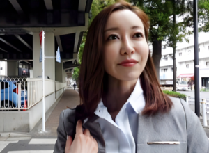 【ドエロ女先輩】”照れちゃって可愛いなぁ...♡”普段真面目な女上司が酔って大胆なスキンシップに若い部下の肉棒が大反応…