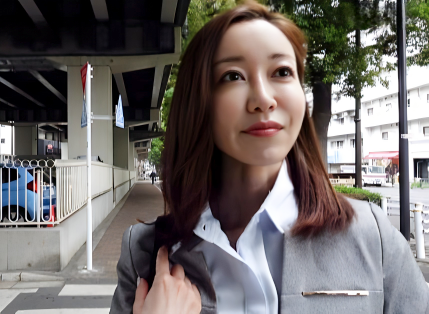 【ドエロ女先輩】”照れちゃって可愛いなぁ...♡”普段真面目な女上司が酔って大胆なスキンシップに若い部下の肉棒が大反応…