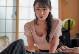 【息子の嫁】”こんなに大きくなって...ヌケなくて溜まってるのかしら…”家出してきた義理父のアレが性処理出来ず限界そうで