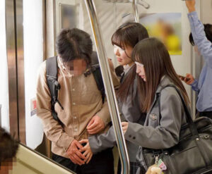 【JKが痴漢企画】”ちょっとパンチラしただけなのにガチで草なんですけどｗ”一般JKに撮影の趣旨を伝えて男を誘惑したら…