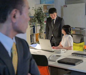 【人妻レイプ】”クソ…あんな男と結婚しやがって…！”嫉妬した変態上司に犯される細身なエロ体型の美女社員