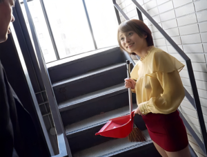 【お隣さんはノーブラ】”おいおい…乳首透けてやがる…”薄い生地の服に下着も付けずに誘ってくる隣人奥さんにチ〇ポが限界