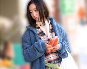 【クソ真面目な主婦】”男遊びだなんて考えたこともなかったです…♡”お堅い生き方をしてきた美人妻が実は実は超下品で…