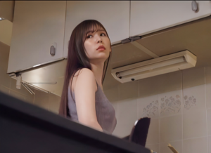 【お隣の奥さん】”あなた…ごめんね…”自分を気にかけてくれる隣人の若造に犯されたが旦那では感じたことのない快楽に堕ち
