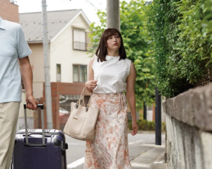 【ながえスタイル】”あなた…ここはどこなの…？”レスで悩んだ男が同僚から寝取られの館の存在を教えてもらうことになり…