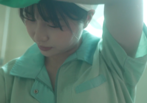 【美人清掃員】”おばさんかと思ったらめちゃくちゃ美女じゃないか…”エロ美尻な若い主婦の清掃服から見える谷間に欲情し…